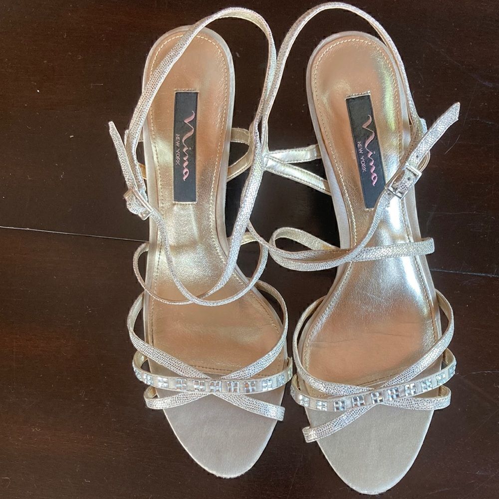 Nina STRAPPY Metallic Silver Heels 3” gold square diamond Leather Shoes size 9